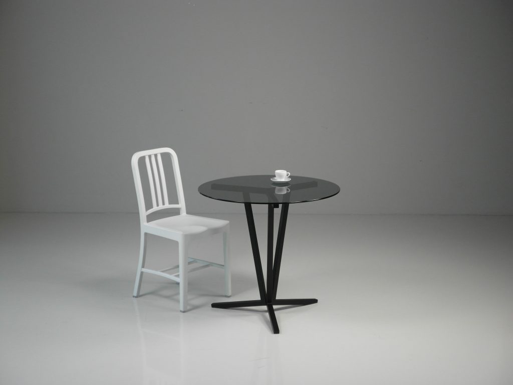 furniture design esstisch rund glasplatte designermoebel designgalerie gestell stahl schwarz 3l3x3 by f maurer 2