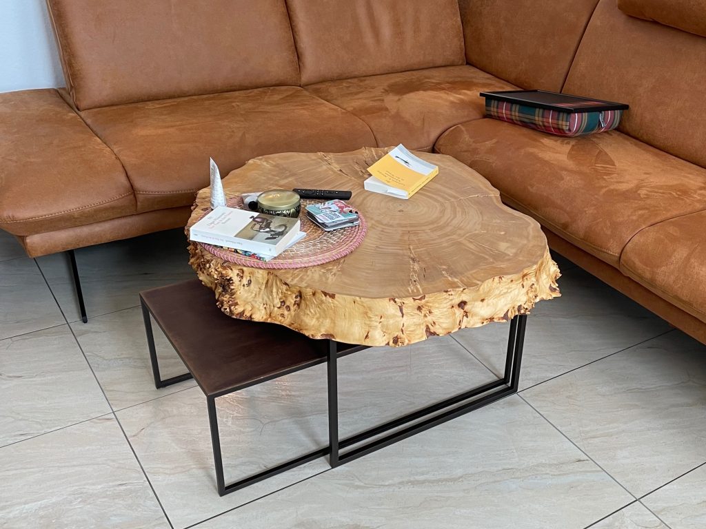 furniture design moebel beistelltisch couchtisch sofatisch stamm holz massiv pappel naturkante kubusgestell designermoebel by f maurer 1