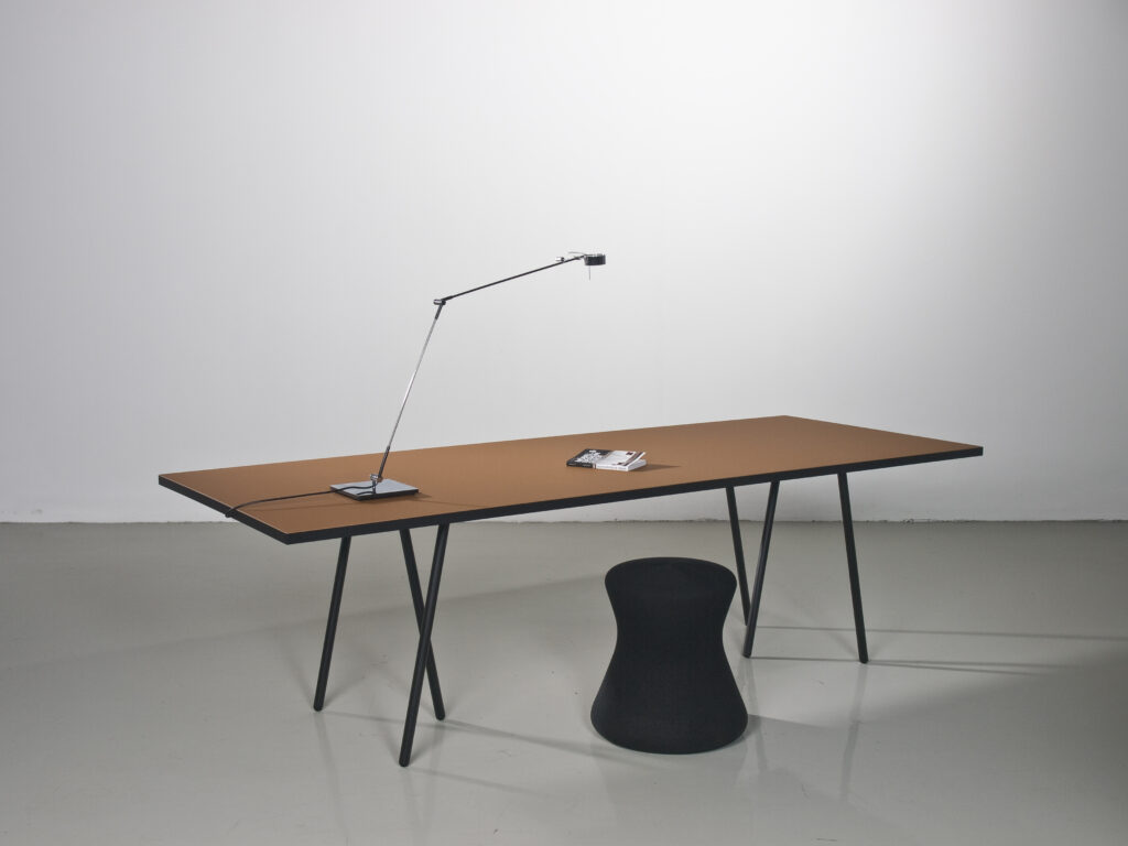 furniture design schreibtisch aus oekoplatte designermoebel mit gestell e1ø30 vom moebeldesigner design by f maurer 2