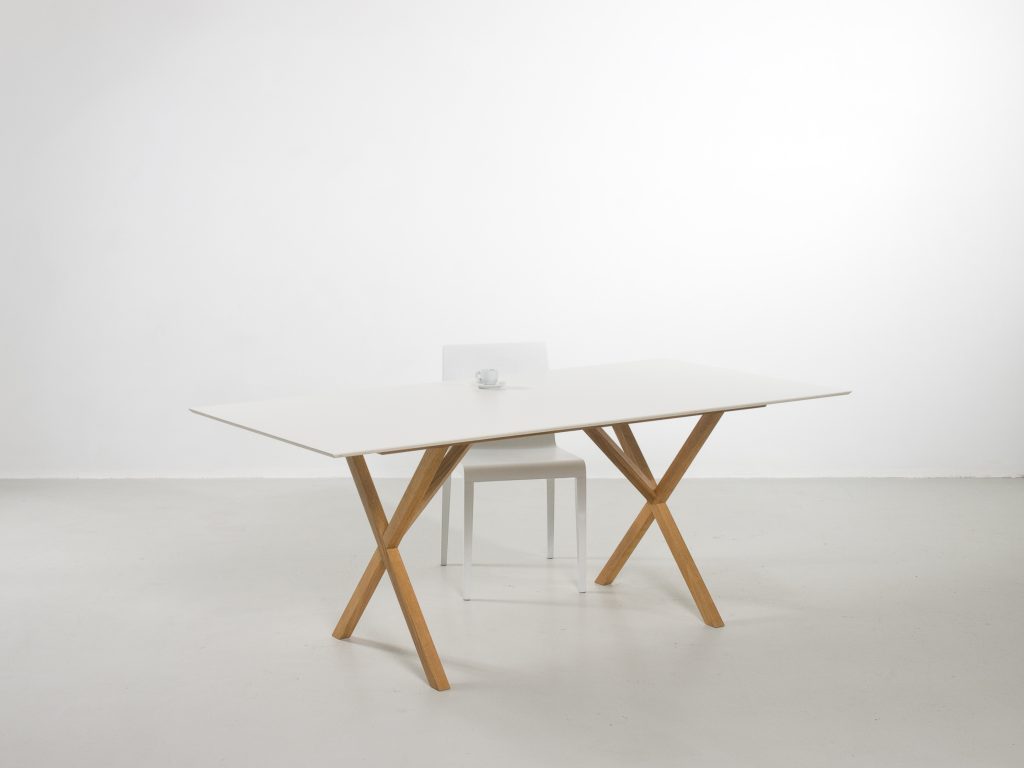 furniture design schreibtisch esstisch kunststoff weiss designermoebel gestell eiche xy 4,5x4,5 design by f maurer