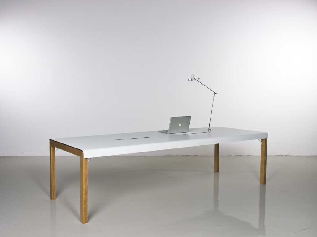 furniture design schreibtisch fuer office aus kunststoff designermoebel mit gestell aus eiche vom moebeldesigner design by f maurer
