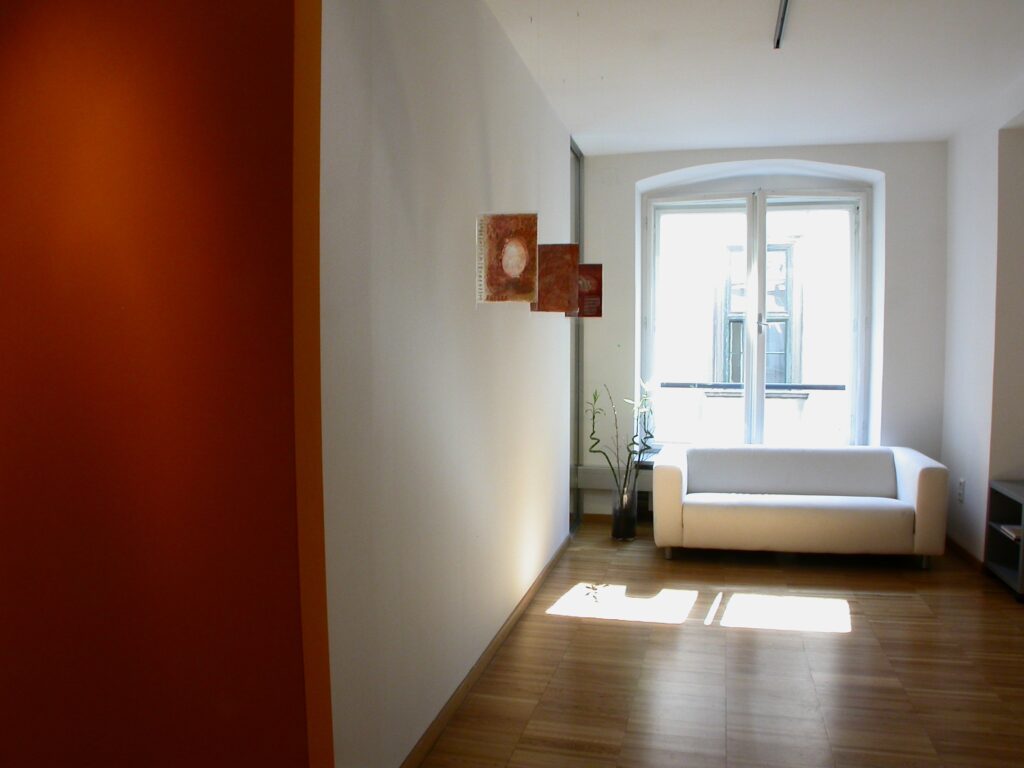 interior design interieur designer office vorraum mit farbkonzept von produkt designer f maurer 4