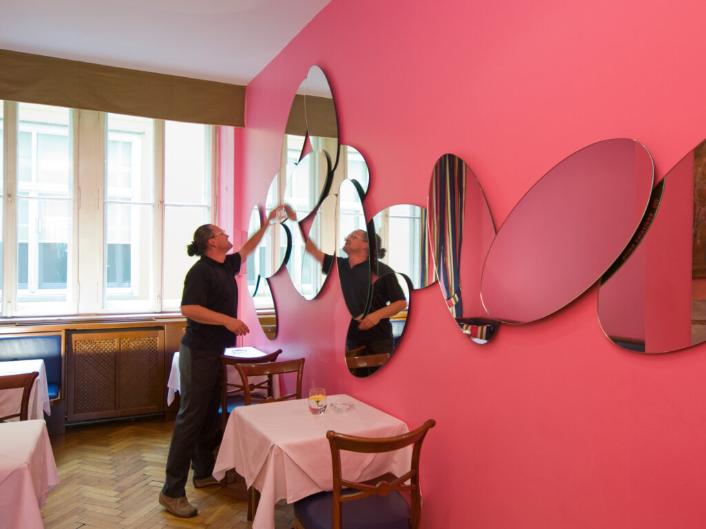 product design interior furniture drehbarer spiegel art kunst hotel altstadt wien turn6 2