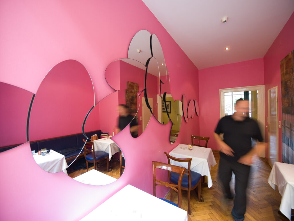 product design interior furniture drehbarer spiegel art kunst hotel altstadt wien turn6 7