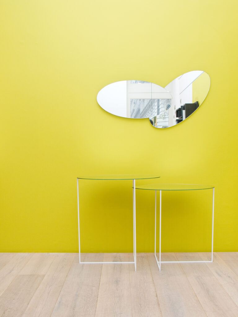 product design interior furniture drehbarer spiegel art kunst installation designgalerie beistelltisch turn4 1