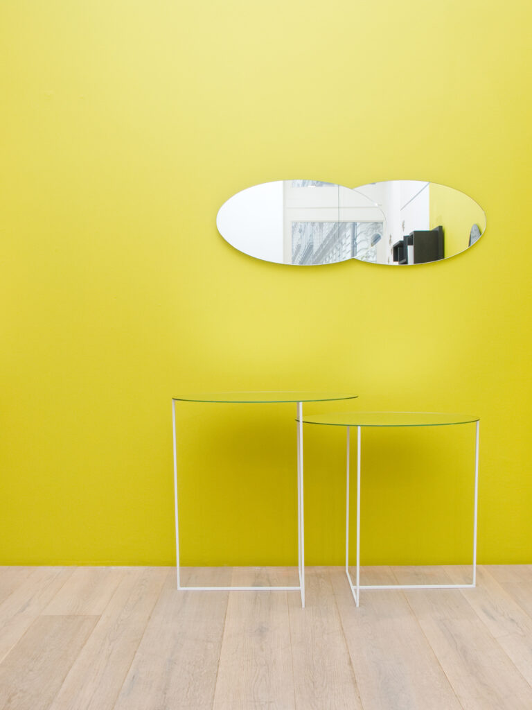 product design interior furniture drehbarer spiegel art kunst installation designgalerie beistelltisch turn4 2