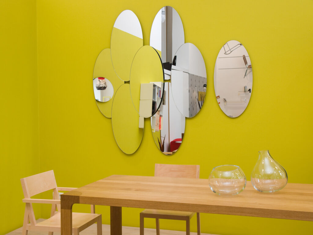 product design interior furniture drehbarer spiegel art kunst installation esszimmer wien designgalerie turn3 4