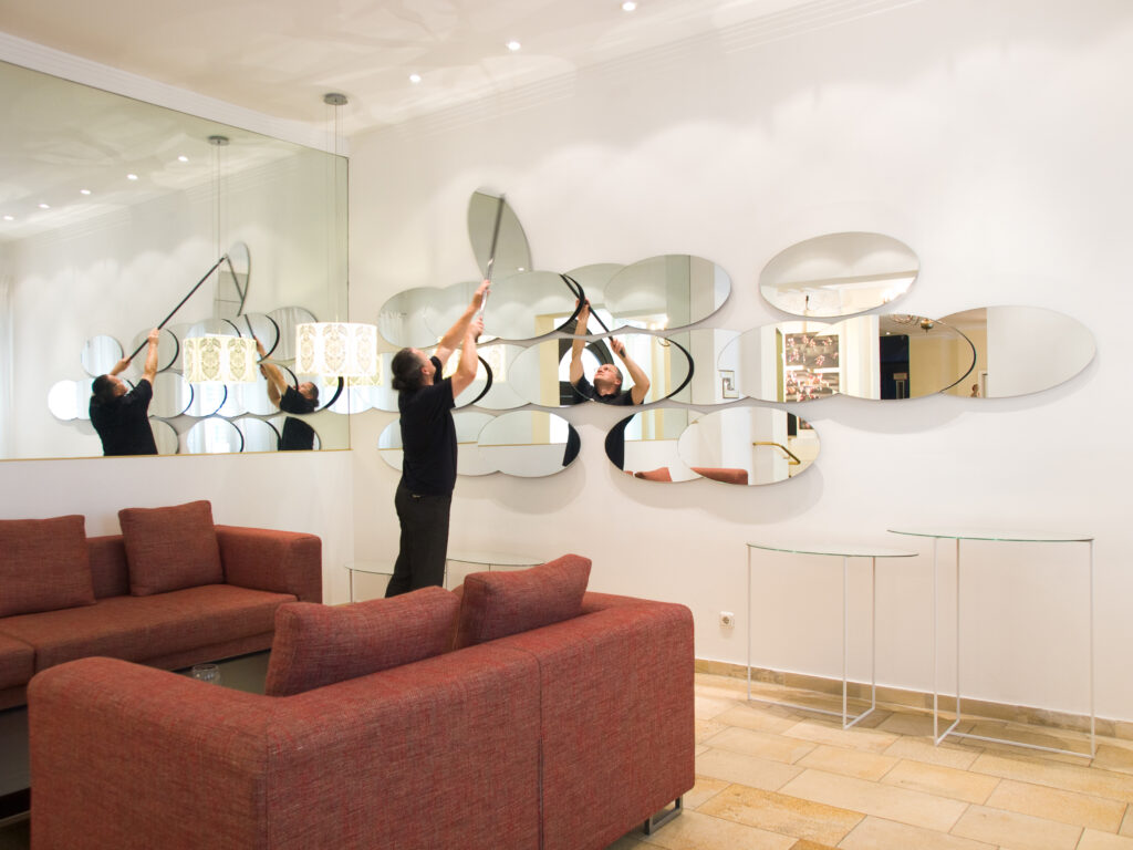 product design interior furniture drehbarer spiegel art kunst installation hotel wien designgalerie turn5 5