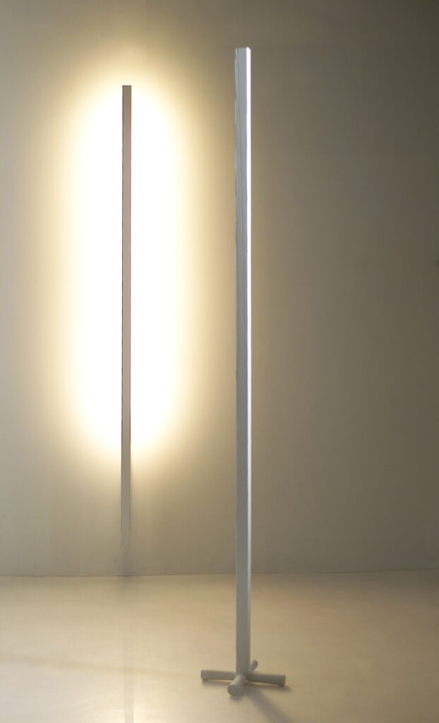 product design interior licht designlampe designleuchte stehleuchte aus holz entworfen fuer designgalerie first rita 1